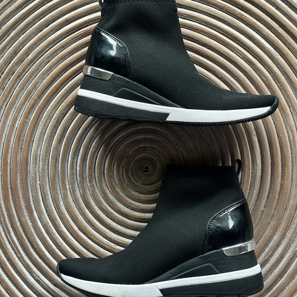 Stylish Black Women's Shoes